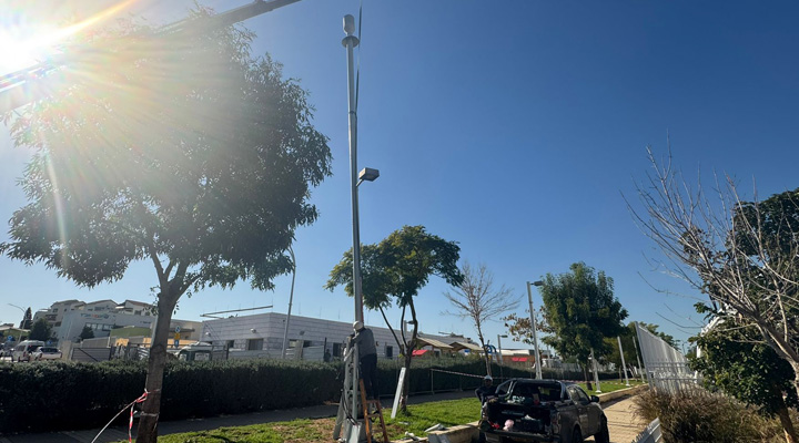 התקנת עמוד חכם בגדרה