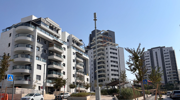 עמוד חכם במודיעין רחוב יצחק נבון