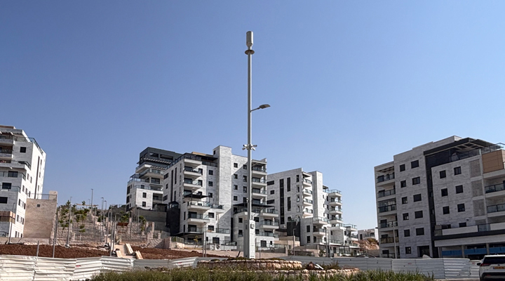 עמוד חכם ברחוב יצחק שמיר-מודיעין